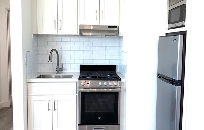 Studio, 1 bath, 220 sqft, $2,275, Unit C3