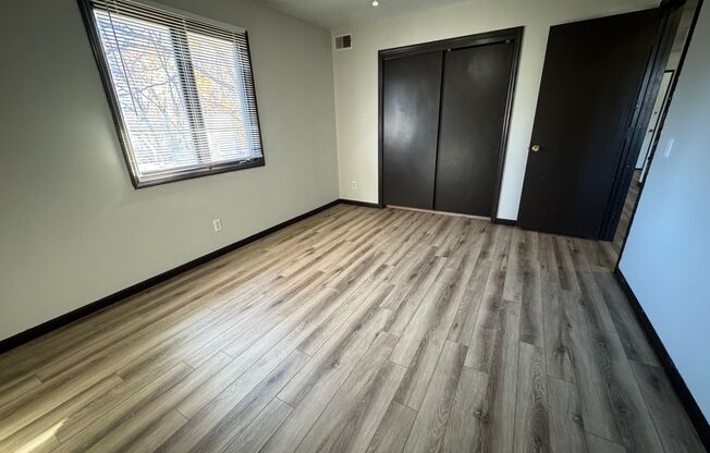 2 beds, 1 bath, $875, Unit 1224 Monroe Unit 5