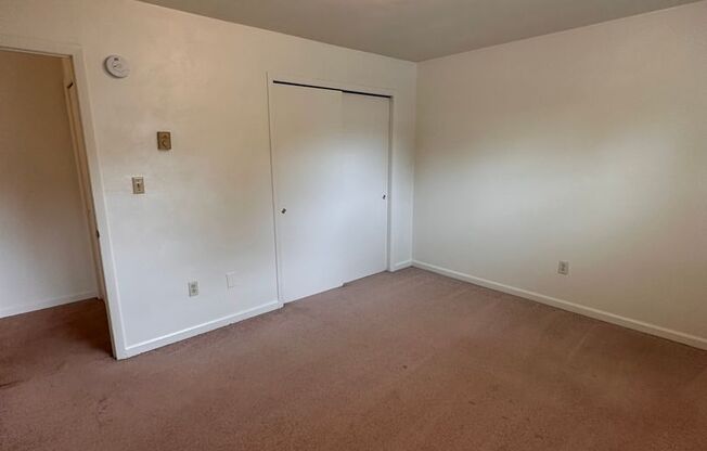 2 beds, 1 bath, 903 sqft, $1,170, Unit K-6
