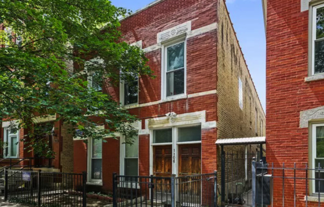 1106 N Hermitage Ave 1F