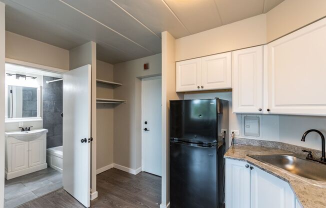 Studio, 1 bath, 425 sqft, $606, Unit Unit 318