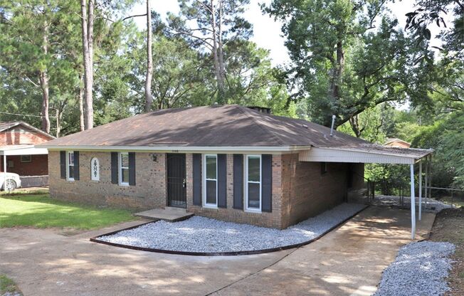Handsome  3-bedroom ranch home!
