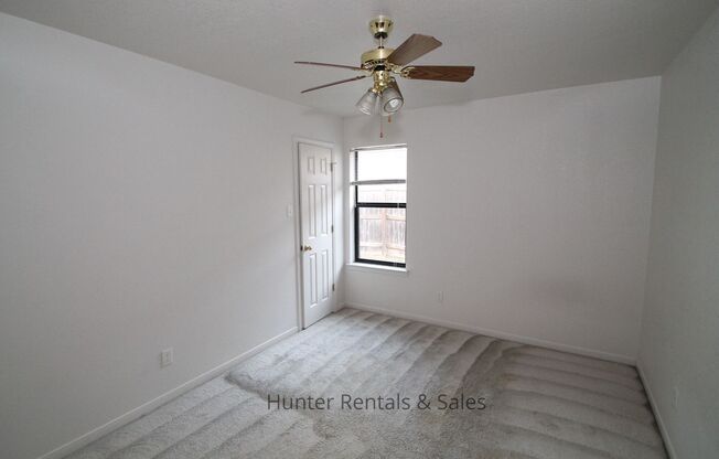 3 beds, 2 baths, $1,100, Unit Unit B