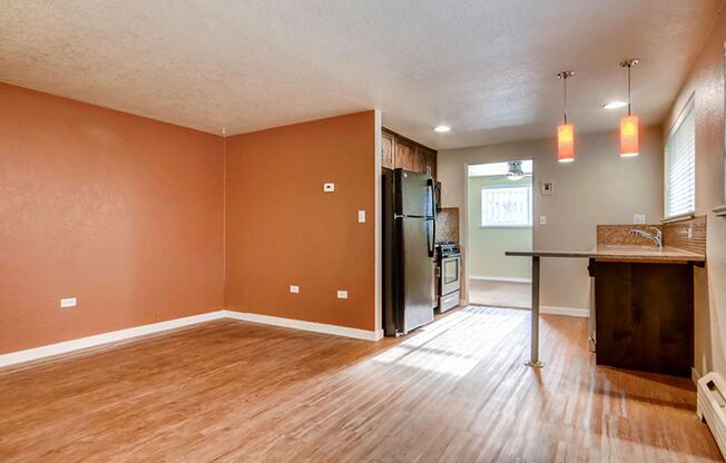 1 bed, 1 bath, 595 sqft, $1,350, Unit 104