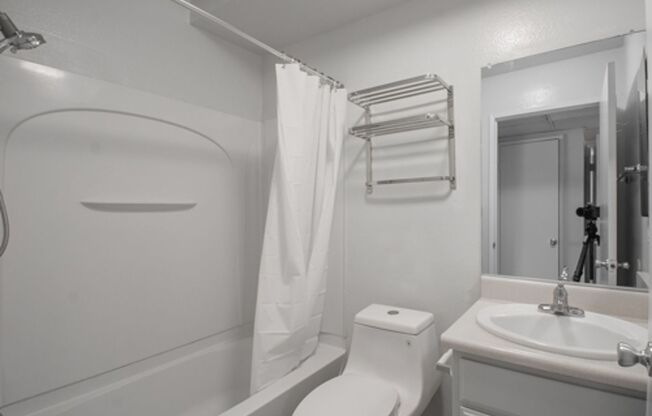 2 beds, 1 bath, $2,195, Unit 9