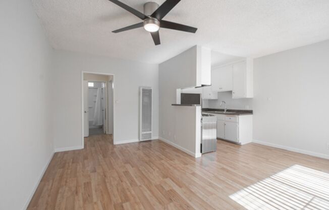 2 beds, 2 baths, $2,525, Unit 38