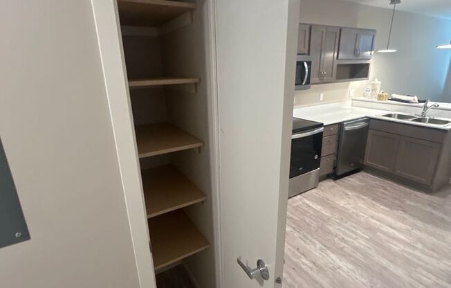 Studio, 1 bath, 500 sqft, $995, Unit 29