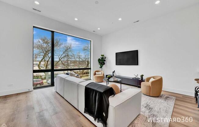 1615 W 13 ST
