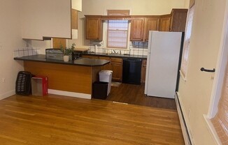 2 beds, 1 bath, 800 sqft, $2,600, Unit 1