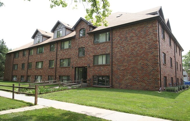1 bed, 1 bath, $750, Unit 04