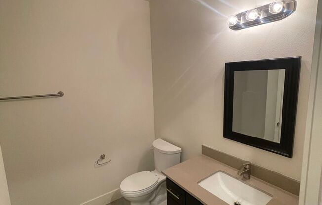 Studio, 1 bath, 340 sqft, $1,149, Unit 1302