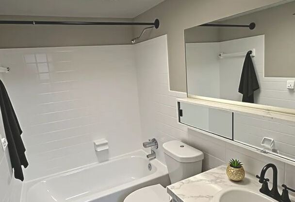 2 beds, 1 bath, 875 sqft, $1,250, Unit 70