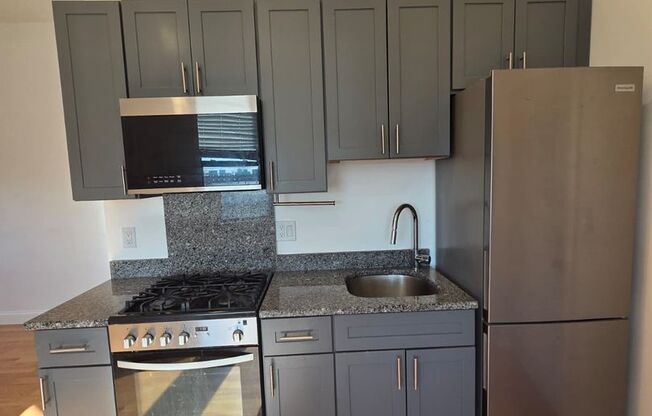 Studio, 1 bath, 400 sqft, $1,750, Unit 52-410