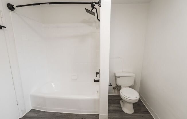 2 beds, 1.5 baths, 1,000 sqft, $2,298, Unit 200