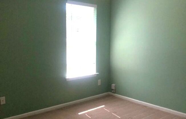Charming 3 Bed, 2 & A Half Bath Home In Thompson Brook