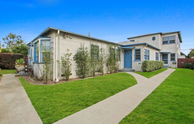 Courtyard building on Ocean Park