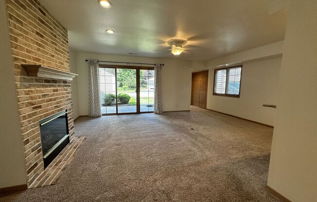 Updated 1st Floor Condo in Delafield!