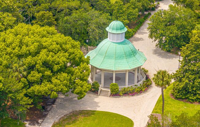 2 beds, 1 bath, 850 sqft, $2,100, Unit 113