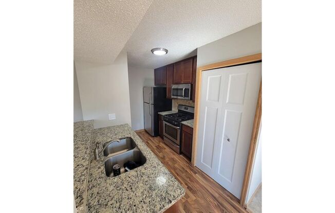 3 beds, 2 baths, $2,095