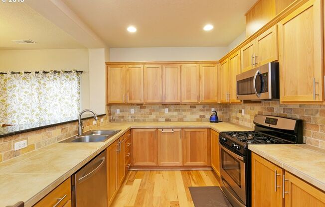 3 beds, 2.5 baths, $2,495