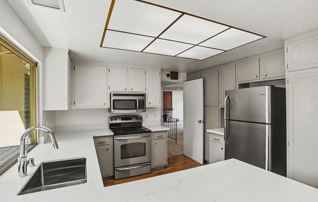 3 beds, 2.5 baths, $7,500