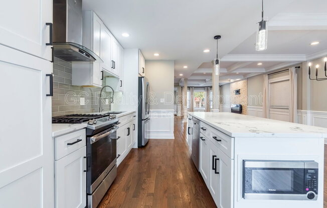 5619 W IRVING PARK RD