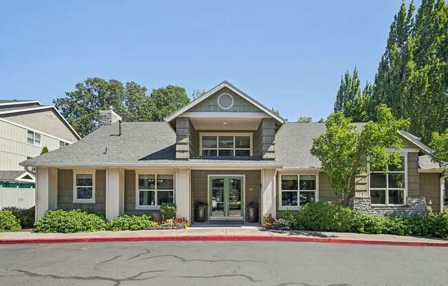 Exteriors at Thorncroft Farms Apartments