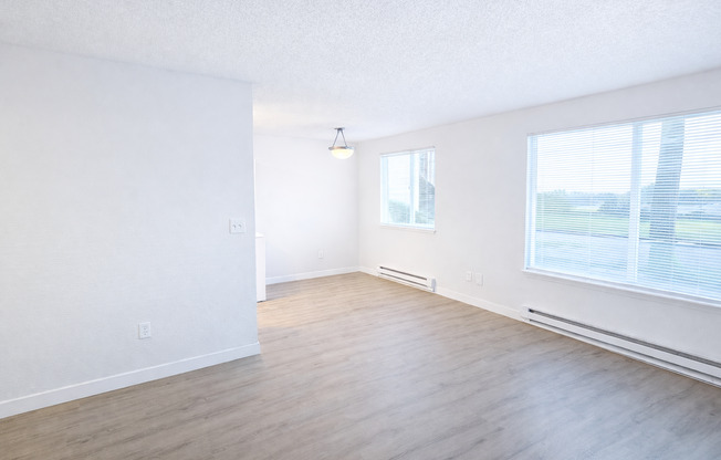 2 beds, 1 bath, 690 sqft, $1,595, Unit 721