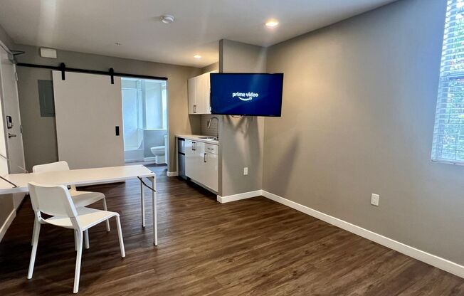 Studio, 1 bath, 232 sqft, $2,050, Unit 434-306