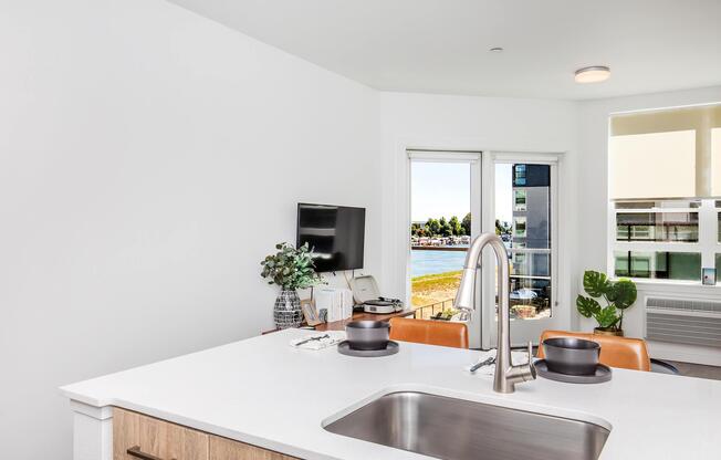 1 bed, 1 bath, 670 sqft, $1,599