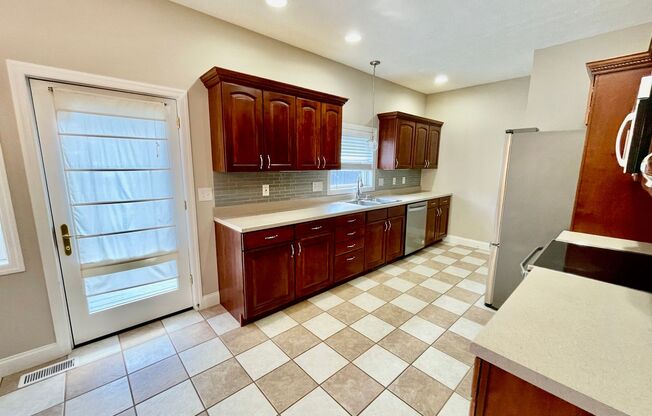 3 Bed 2 full and 2 1/2 Bath- Imperial PA