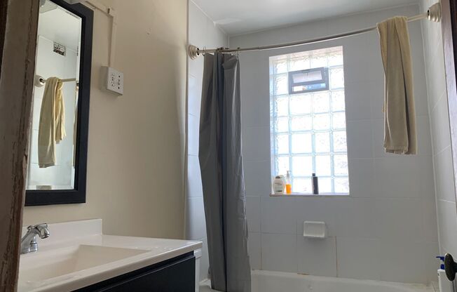 4 beds, 2 baths, $2,350, Unit 7