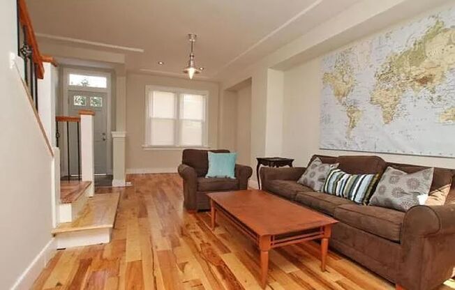 Spacious Three Bedroom Home in Point Breeze!