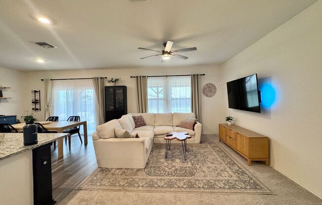 Beautiful 2 Story Home!