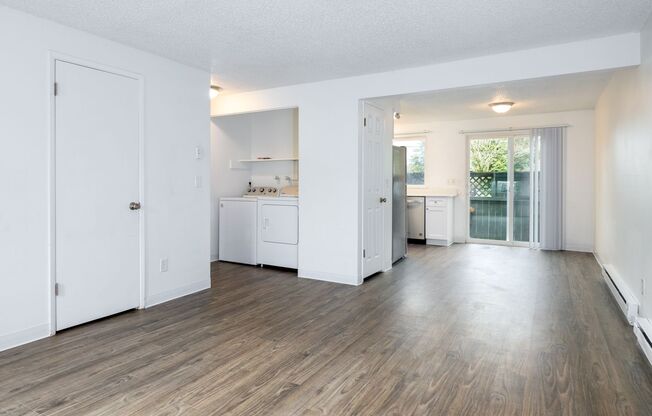 2 beds, 1 bath, 843 sqft, $1,299, Unit 036