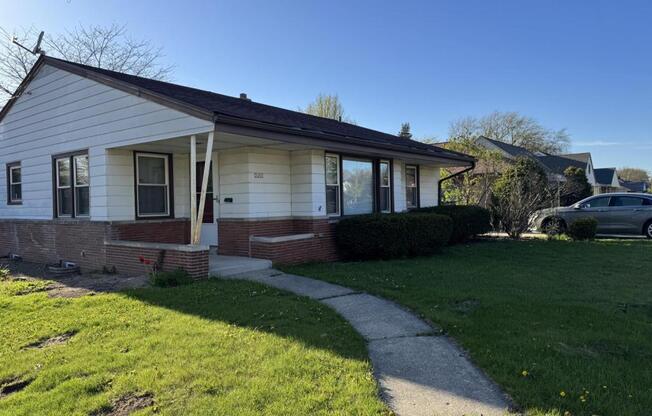 3203 N 94 ST