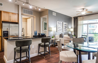 800 TOWN AND COUNTRY BLVD