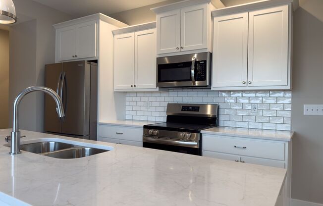 2 beds, 2 baths, 1,300 sqft, $3,199