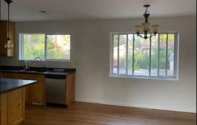 LOVELY 5 Bed 2.5 Bath Single Family Home in Martin Acres