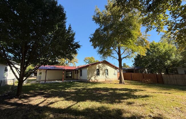 3 beds, 2 baths, $2,500