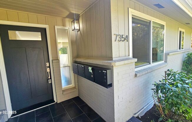 3 Bed, 2 Bath Apartment in Prime Roosevelt location
