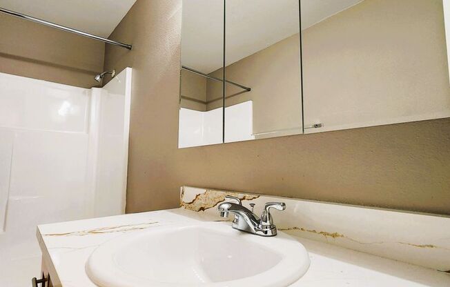 2 beds, 1 bath, 830 sqft, $1,285, Unit O-244