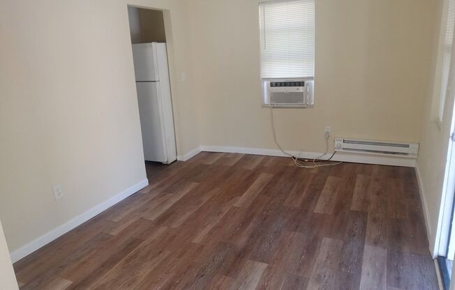 MOVE IN SPECIAL - Cottage in St. Pete for Rent