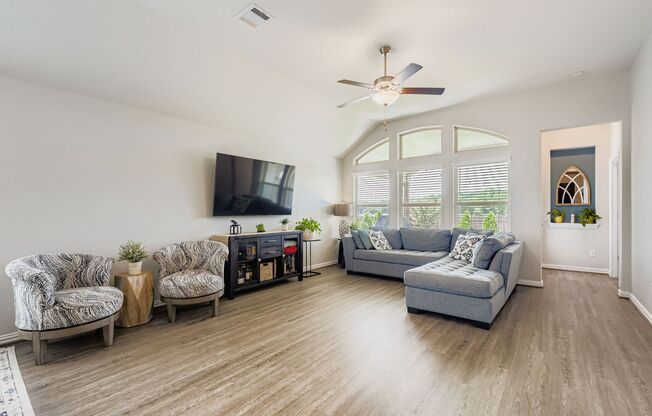 Gorgeous 5 BD / 3 BA Home for Lease in Hutto