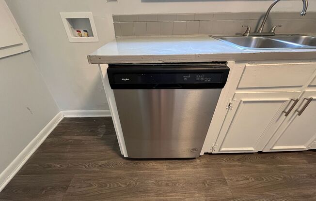 2 beds, 1 bath, 800 sqft, $899, Unit 108