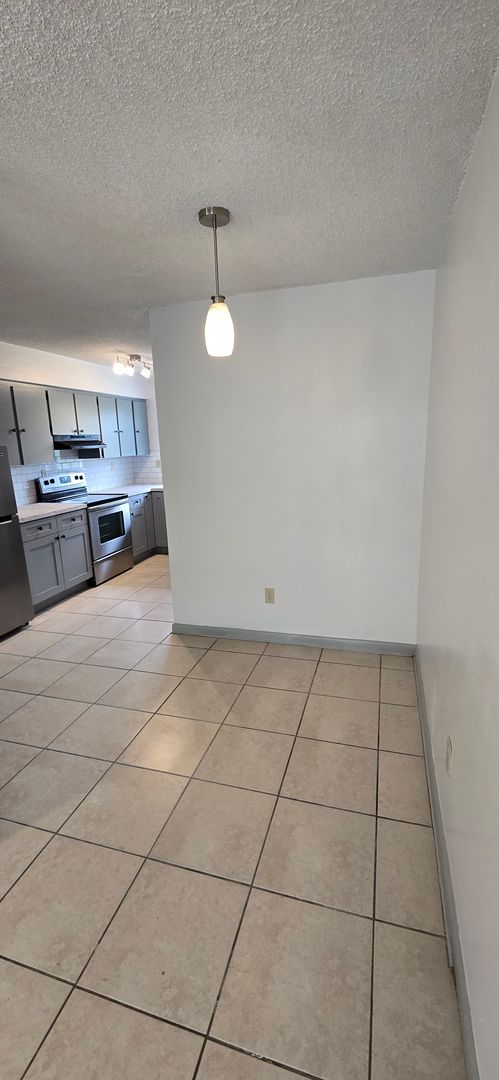 2 beds, 1 bath, $1,075, Unit UNIT A