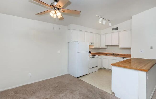 2 beds, 1 bath, 984 sqft, $1,675, Unit 135
