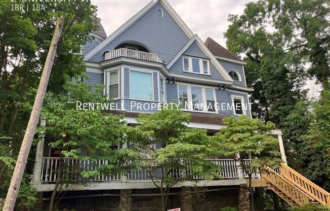 2 UNIVERSITY AVE