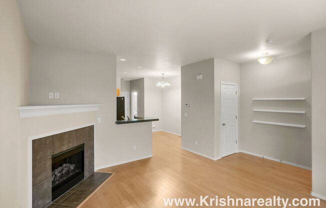 Lovely Home In A Excellent Location! 2 Bedrm 2.5 Bath in Arbor Reserve **PET FRIENDLY! & INTERNET INCLUDED**