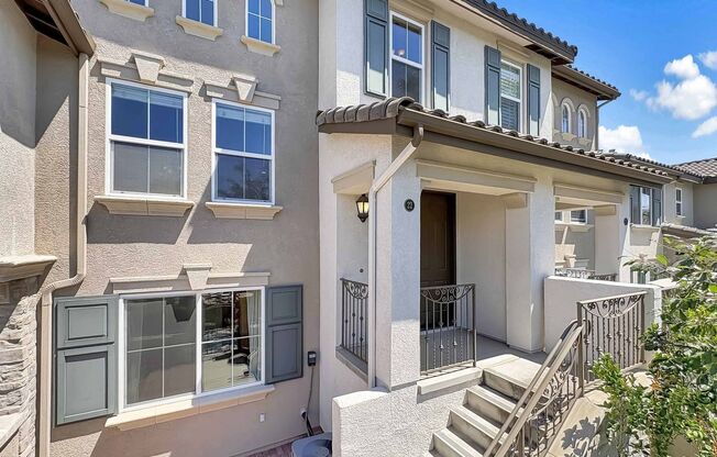 Spacious 2B/2.5BA Tri-Level Townhouse w/ 2 Car Garage, & A/C